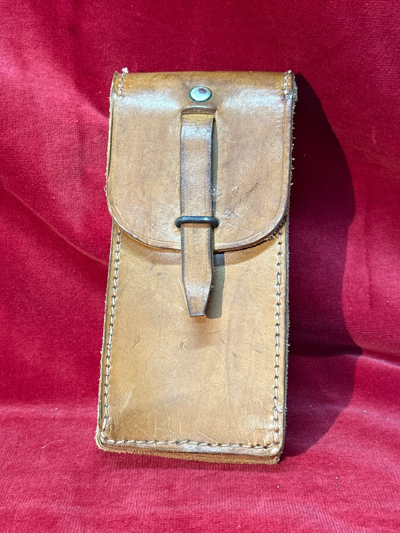 Porte chargeur militaire en cuir vintage E.f.a.c. Mle 50