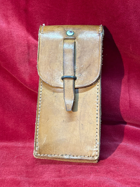 Porte chargeur militaire en cuir vintage E.f.a.c. Mle 50