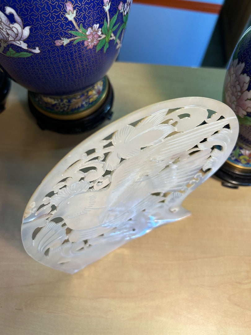 Ornement oiseau nacre sculptée - 15x12cm - Blanc - 150g - Très bon état
