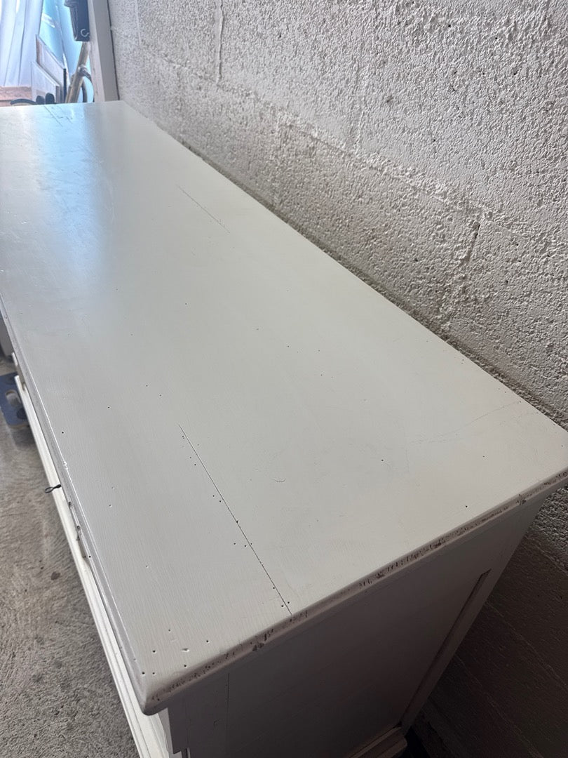 Buffet bas blanc vintage – Meuble de rangement