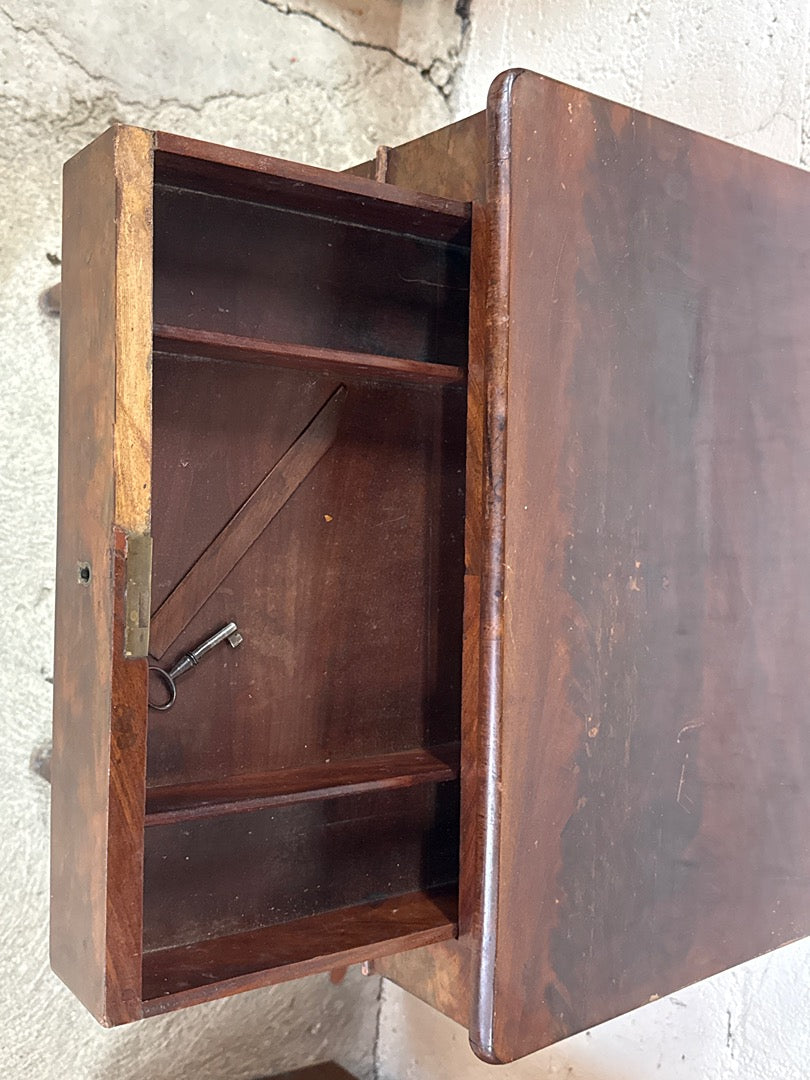 Petite table de chevet Empire en acajou