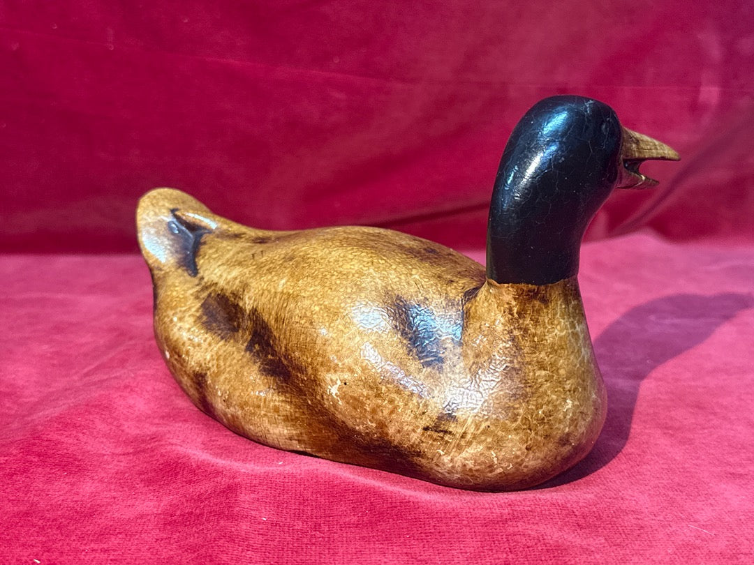 Canard sculpté et peint