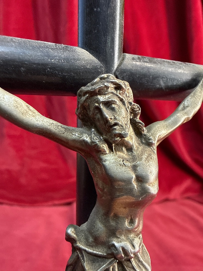 Crucifix ancien Souvenir de Sainte Anne d'auray en bois et métal