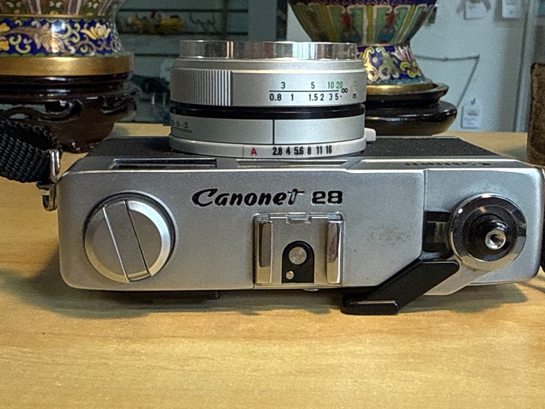 Appareil photo Canonet 28 – Argenté et noir