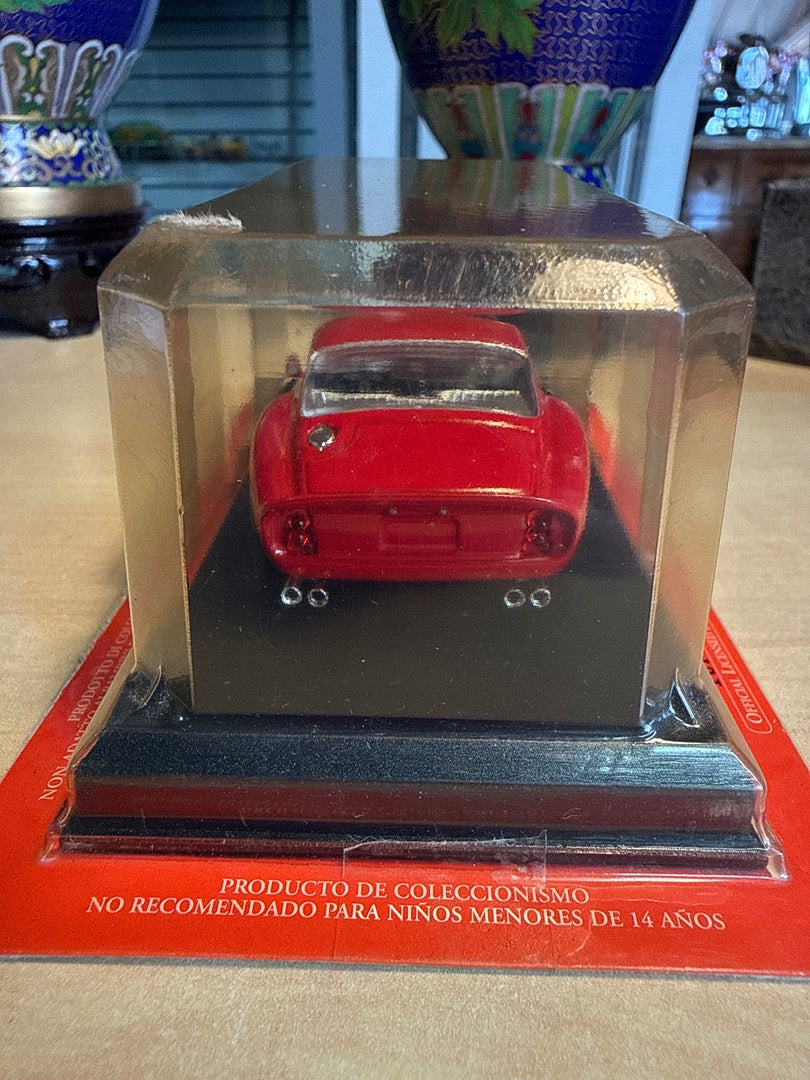 Voiture rouge – Ferrari 250 Gto 1/43 – Collection