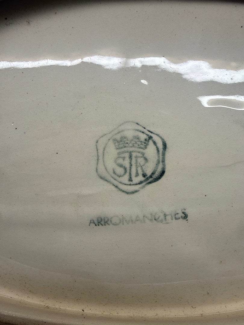 Plat de service poisson – Str Arromanches – Vaisselle – Décor breton normand vert