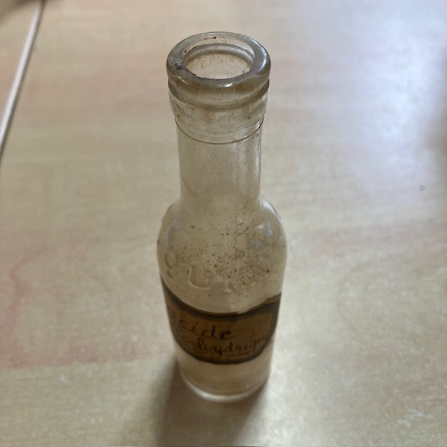 Ancienne Petite Bouteille En Verre, Etiquette Acide Chlorhydrique, Apothicaire