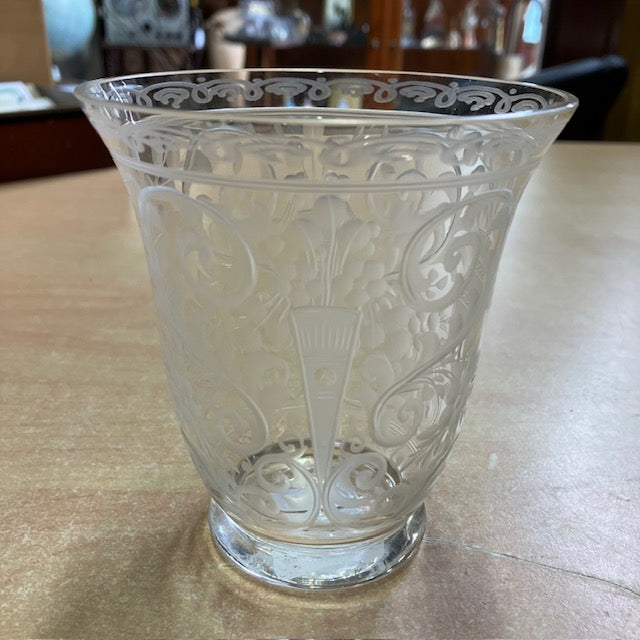 Ancien Petit Vase En Verre Gravé Décor Fleurs Et Pot