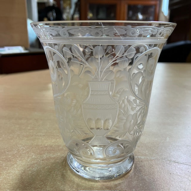 Ancien Petit Vase En Verre Gravé Décor Fleurs Et Pot