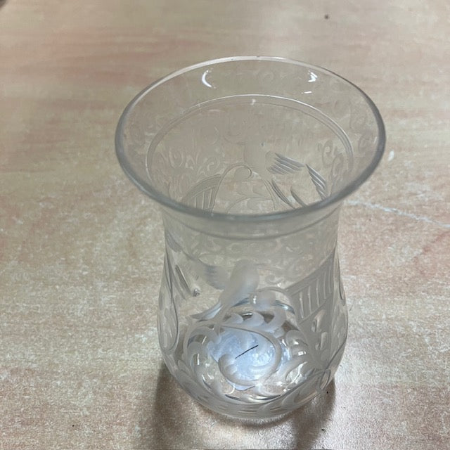 Ancien Petit Vase En Verre Gravé Décor Feuillage, Pot Et Oiseaux