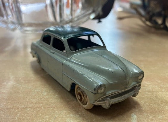 Voiture Dinky Toys Simca 9 Aronde 24U Tole