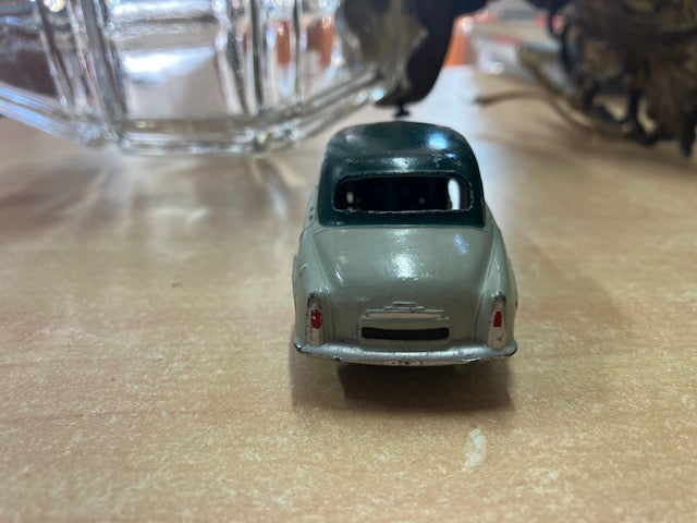 Voiture Dinky Toys Simca 9 Aronde 24U Tole