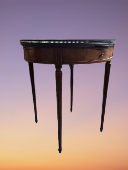 Table Bouillotte En Acajou , Plateau De Marbre Blanc A galerie De Bronze.