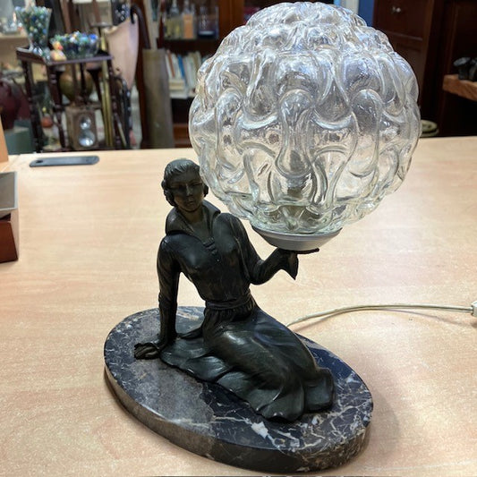 Lampe Art Déco Représentant Une Femme