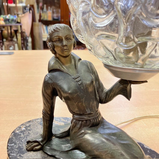 Lampe Art Déco Représentant Une Femme