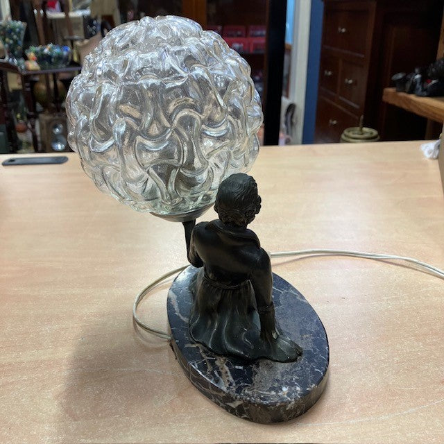 Lampe Art Déco Représentant Une Femme
