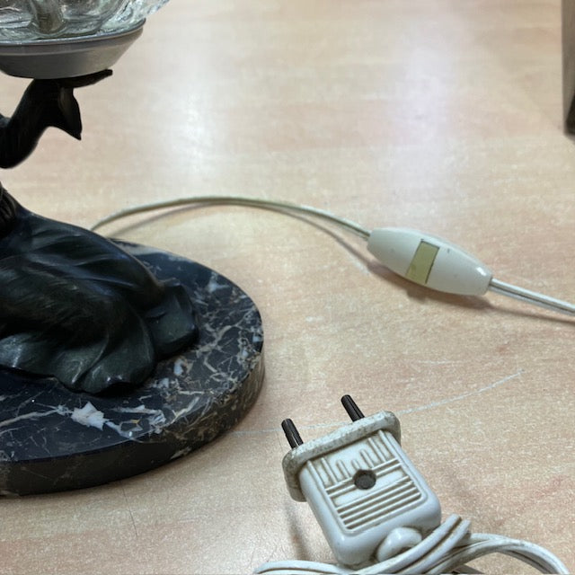 Lampe Art Déco Représentant Une Femme