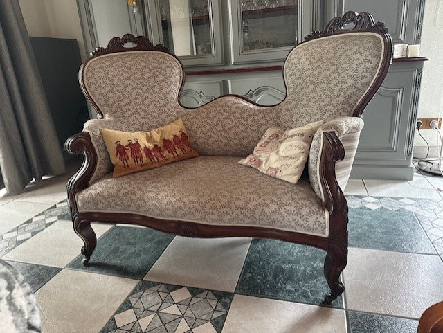 canapé à oreilles de style Napoléon III du 19ème siècle.