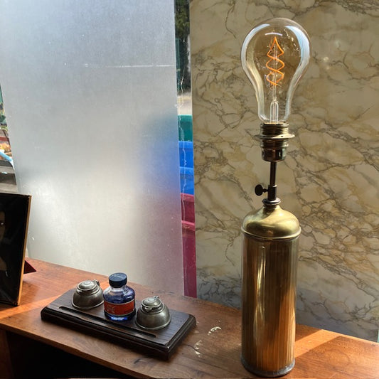 Lampe Industriel Artisanal, A Poser