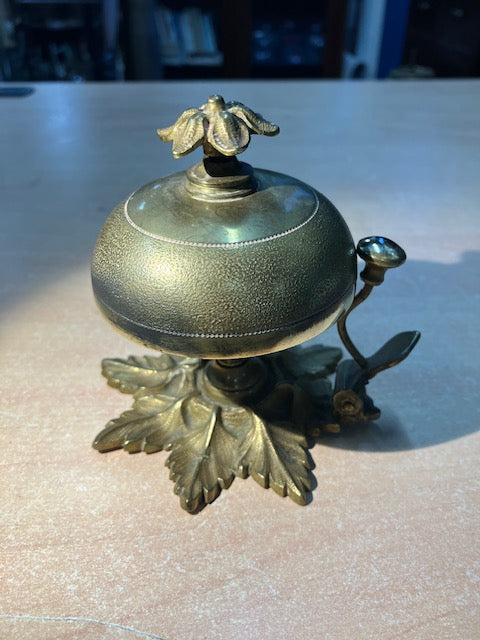 Sonnette De Table En Bronze Doré à Décor