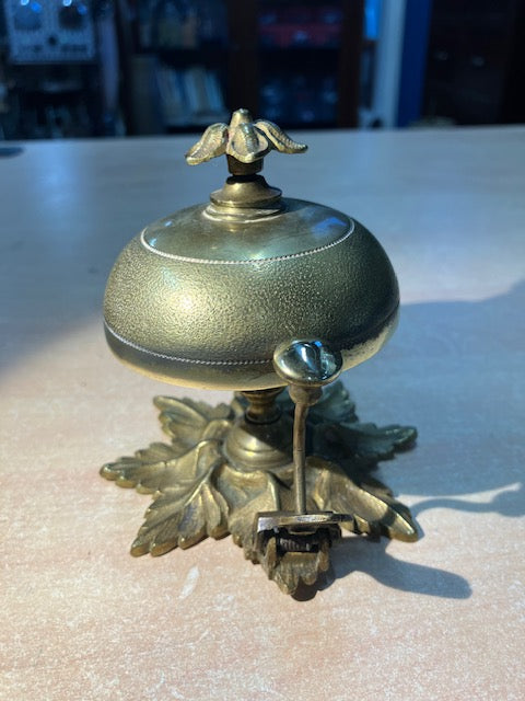 Sonnette De Table En Bronze Doré à Décor
