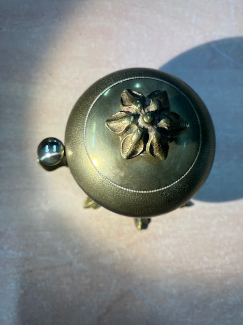 Sonnette De Table En Bronze Doré à Décor