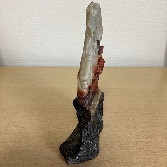 Sculpture En Pierre Naturelle En Agate Et Cornaline, Representant Un Personnage Asiatique