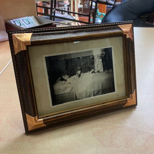Photographie, D'Un Défunt En Chambre Mortuaire, Sous Cadre