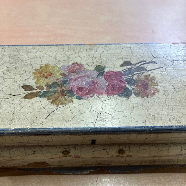 Boite En Bois Décor Fleurs peinte et peinture craquelé
