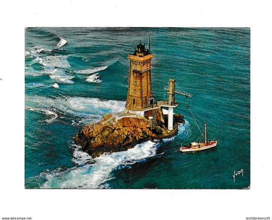 Carte postale - Couleurs lumière de France Bretagne 29s ravitaillement du phare