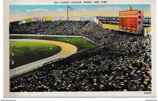 Carte postale - Yankee Stadium home of the new york american league baseball team known as the Yankees it is the largest baseball park