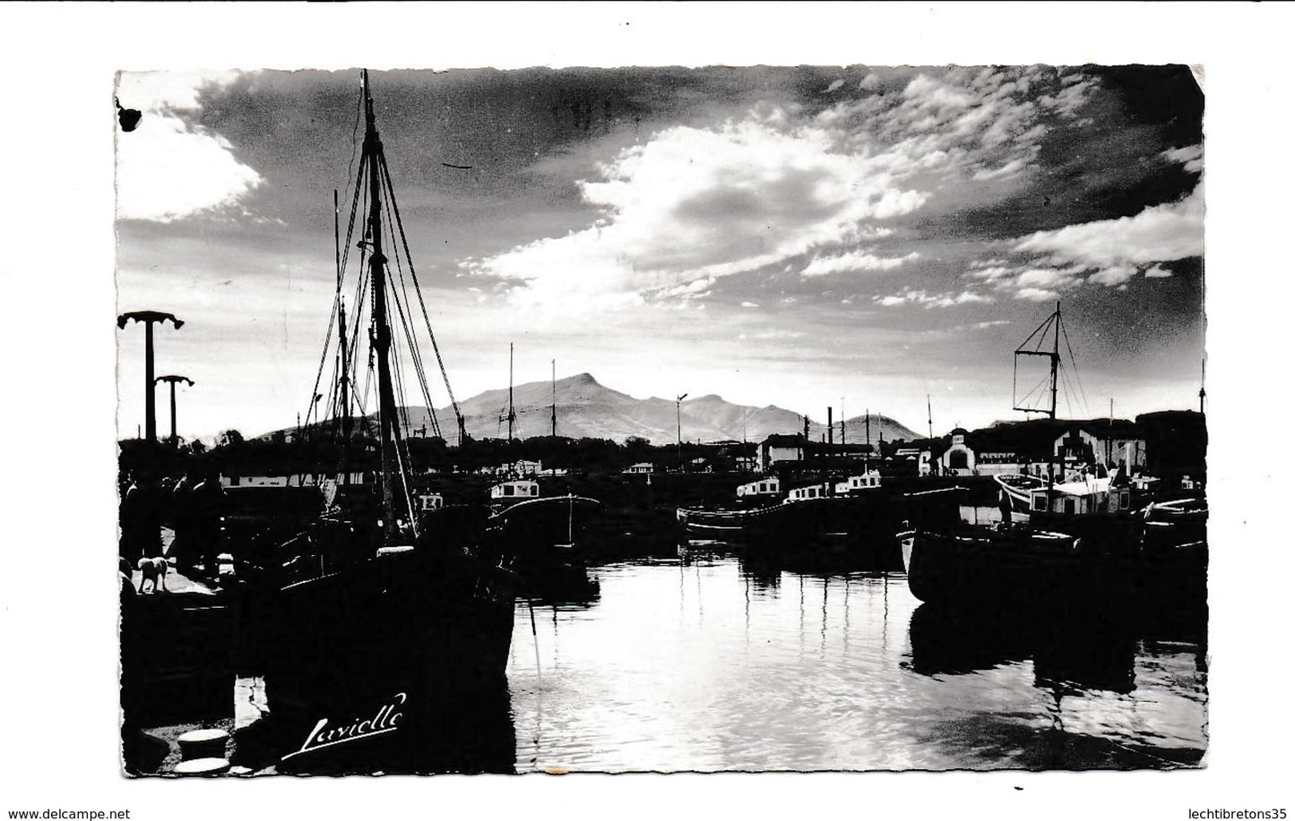 Carte postale - 984 ST JEAN DE LUZ PORT