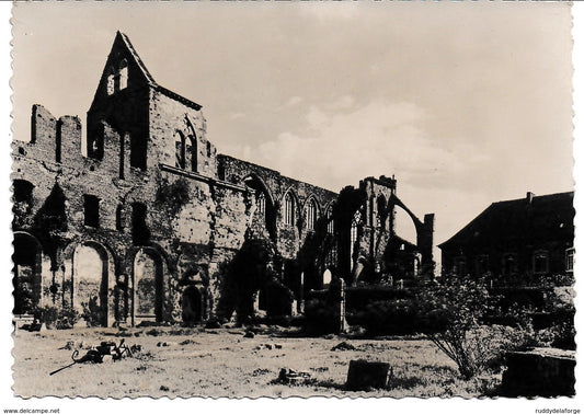 Carte postale - A.2 ABBAYE D'AULNE à l’arrière plan l’Église à l'avant l'emplacement du cloître