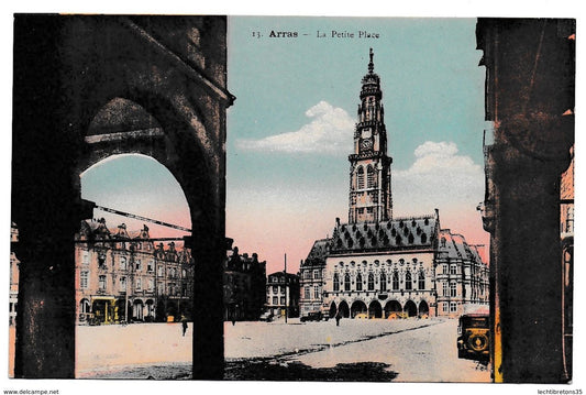 Carte postale - 62 ARRAS LA PETITE PLACE 13 FAUCHOIS