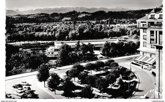 Carte postale - 49 PAU (B.-P.) LE SQUARE GEORGES V ET LA CHAÎNE DES PYRÉNÉES