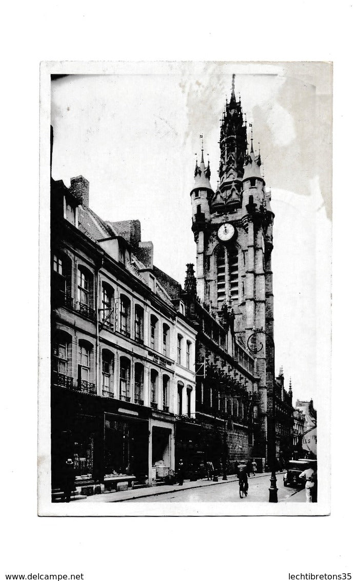 Carte postale - DOUAI RUE DE L HOTEL DE VILLE