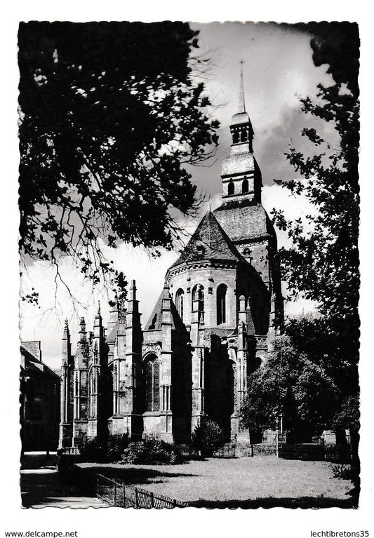 Carte postale - DINAN l' Abside de l église st sauveur square